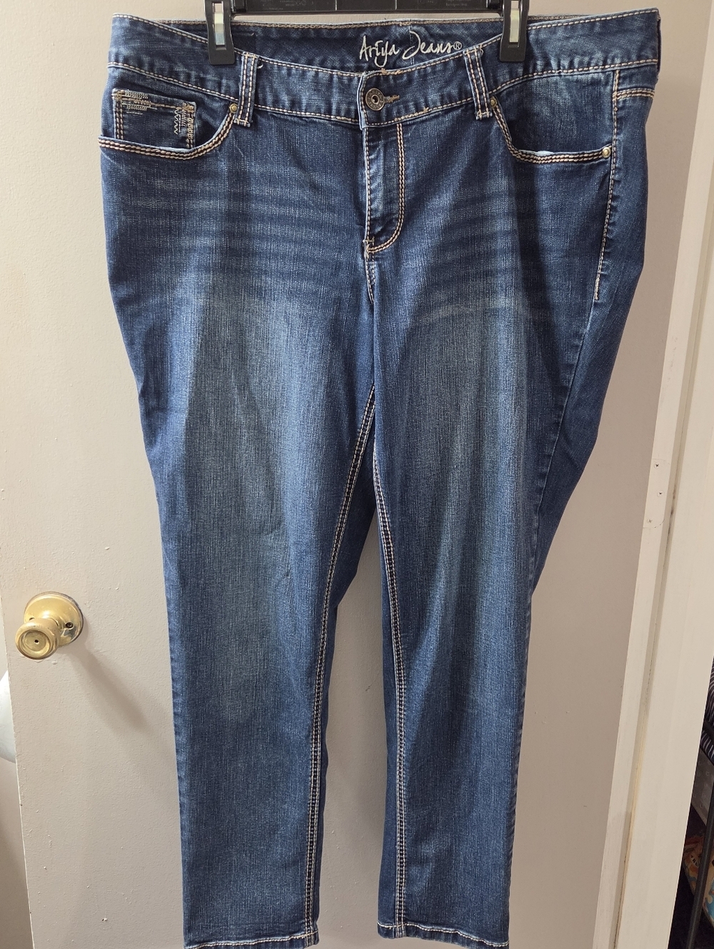 Ariya Women's Classic Blue Stretch Denim Straight Leg Jeans Sz 18